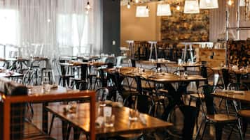 Ze serveren er ontbijt, lunch, diner en brunch