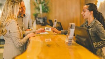 入住/退房自助服务终端