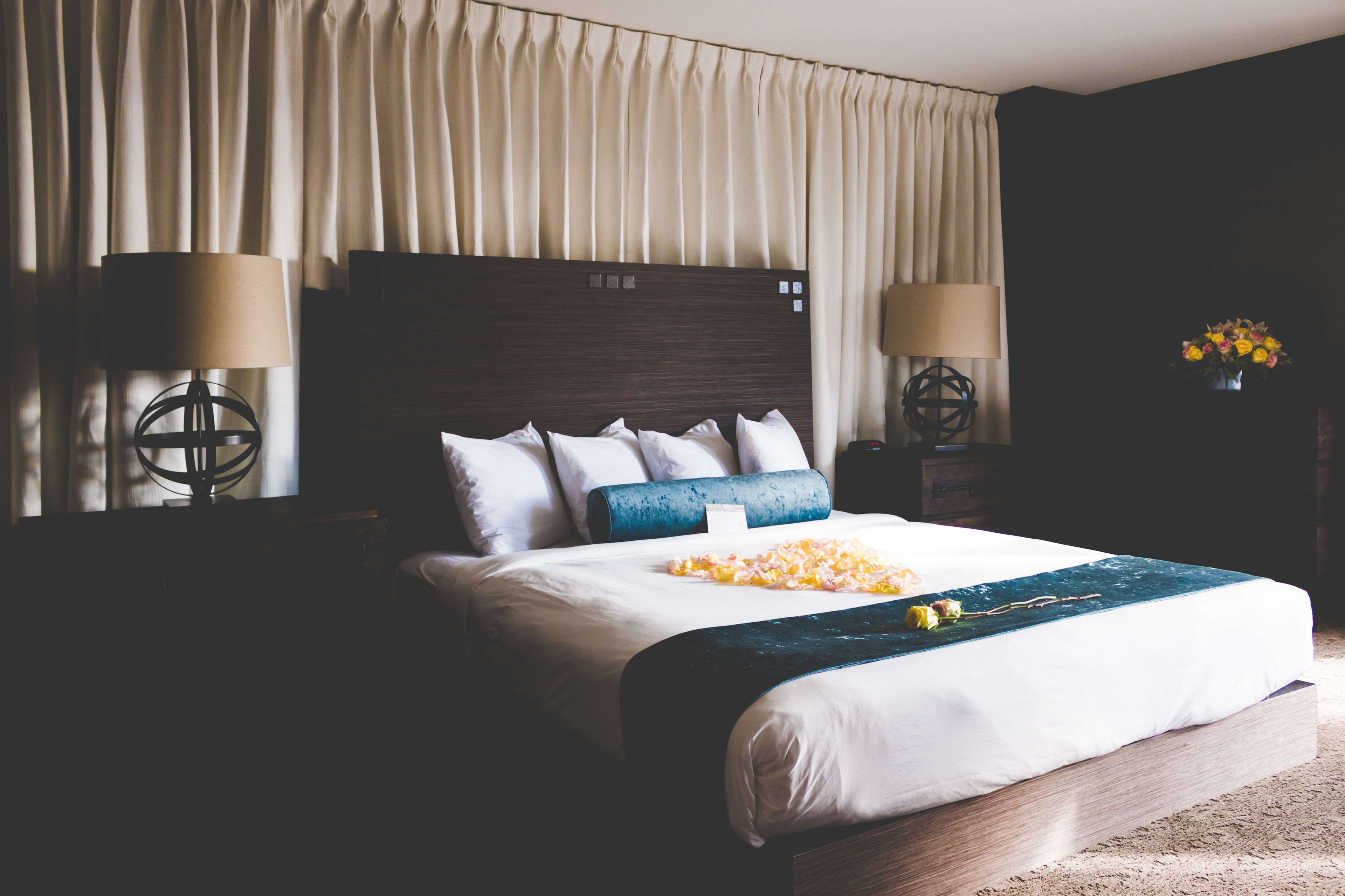 premium bedding, down duvets, in-room safe, desk