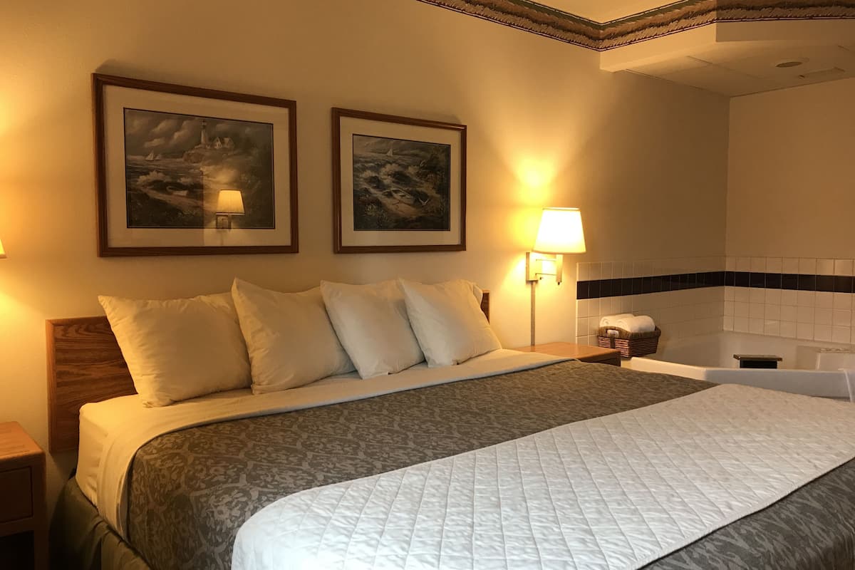 standard room, 1 king bed, non smoking, jetted tub | desk, laptop workspace, blackout curtains, iron/ironing board