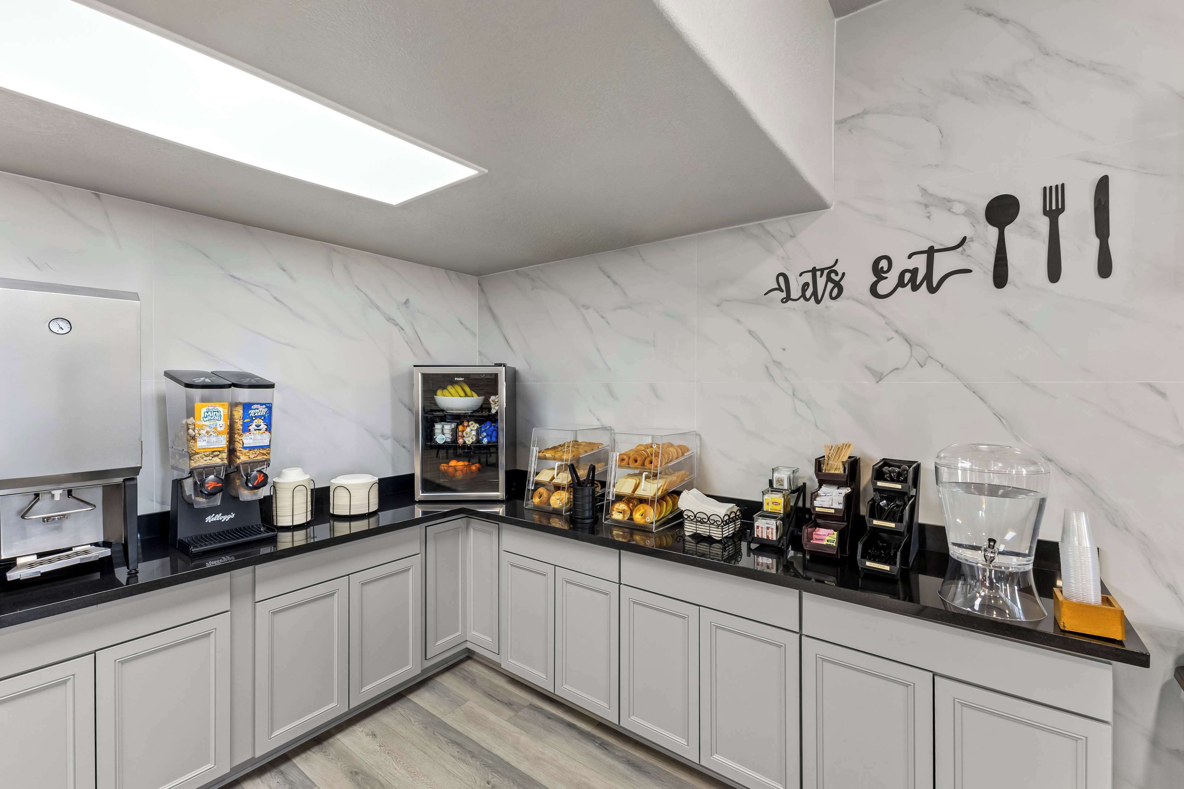 free daily continental breakfast