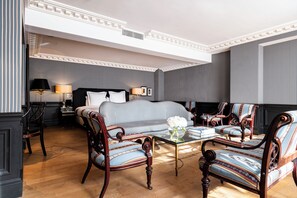 Premium bedding, minibar, in-room safe, individually decorated -  Hôtel de Berri Champs-Élysées, a Luxury Collection Hotel (Paris)