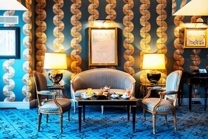 Suite, 1 King Bed with Sofa bed | Premium bedding, minibar, in-room safe, individually decorated