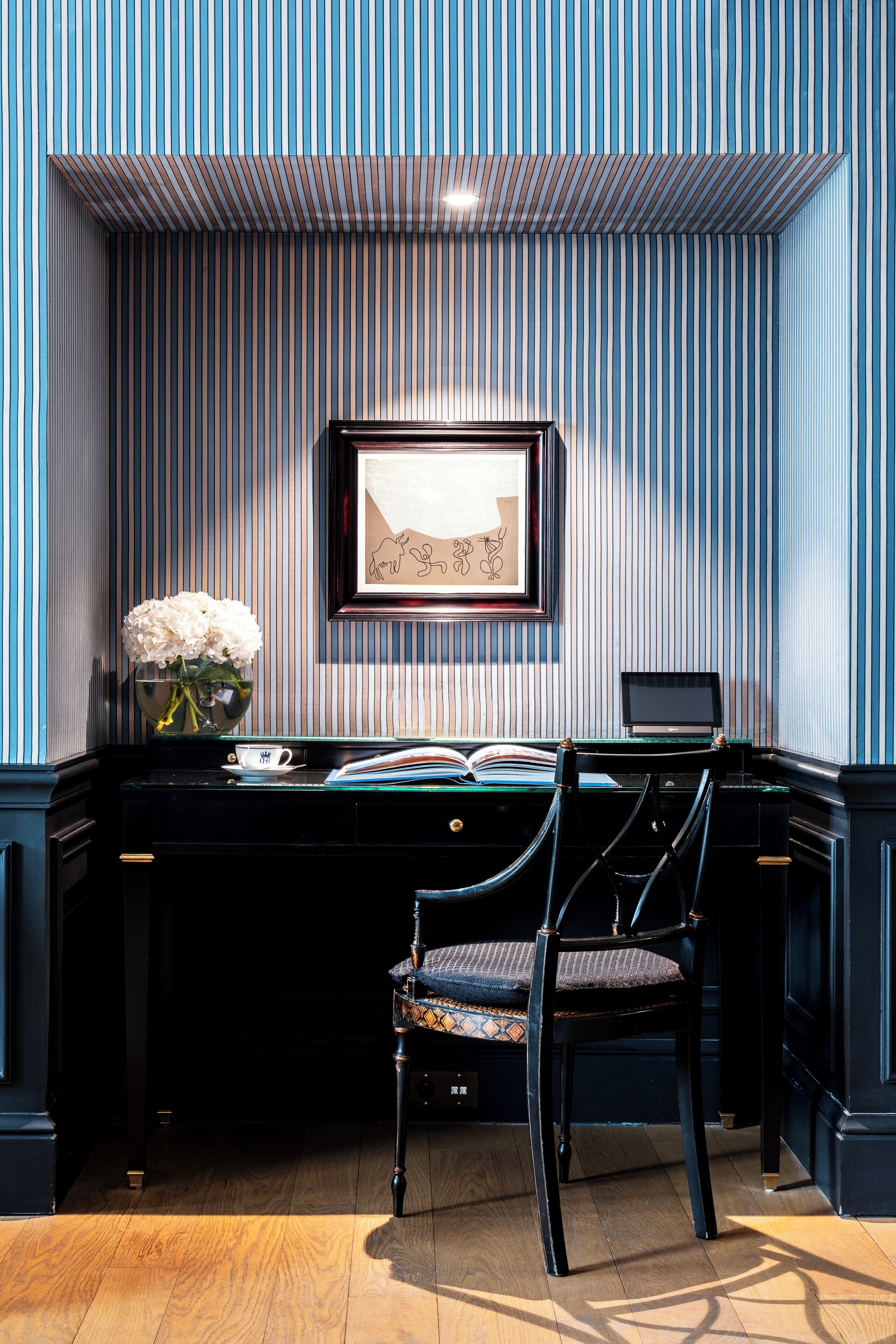 junior suite, 1 king bed | 1 bedroom, premium bedding, minibar, in-room safe