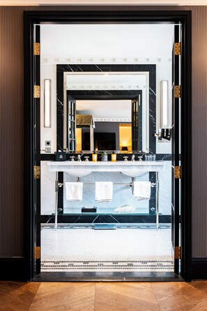 Deluxe Suite, 1 King Bed | Premium bedding, minibar, in-room safe, individually decorated -  Hôtel de Berri Champs-Élysées, a Luxury Collection Hotel (Paris)