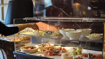 Petit déjeuner préparé sur commande servi tous les jours en supplément