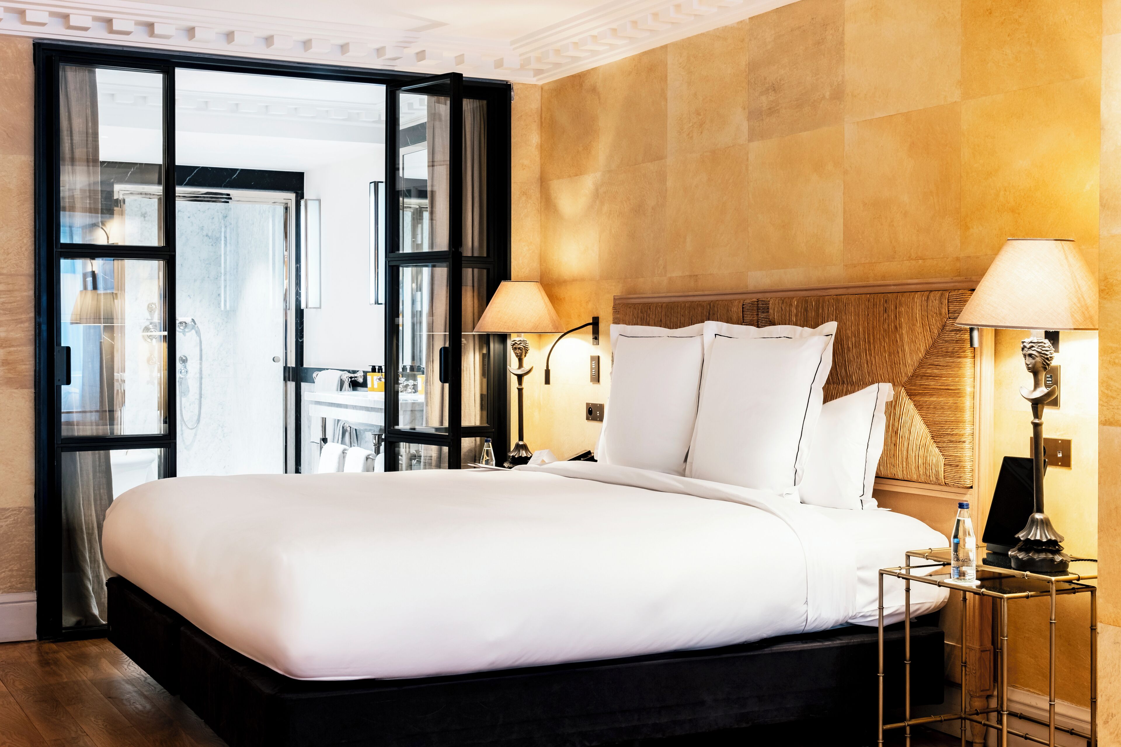 junior suite, 1 king bed | 1 bedroom, premium bedding, minibar, in-room safe