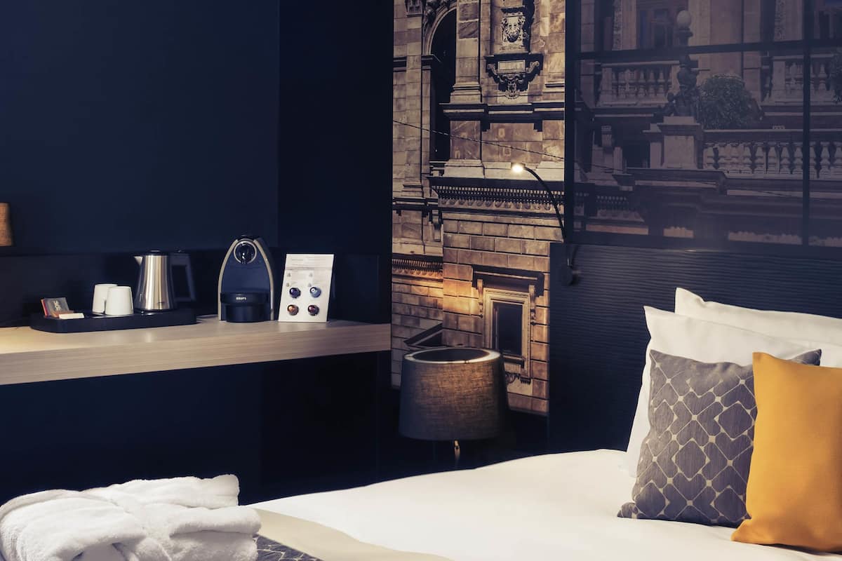 Hypo-allergenic bedding, minibar, in-room safe, desk