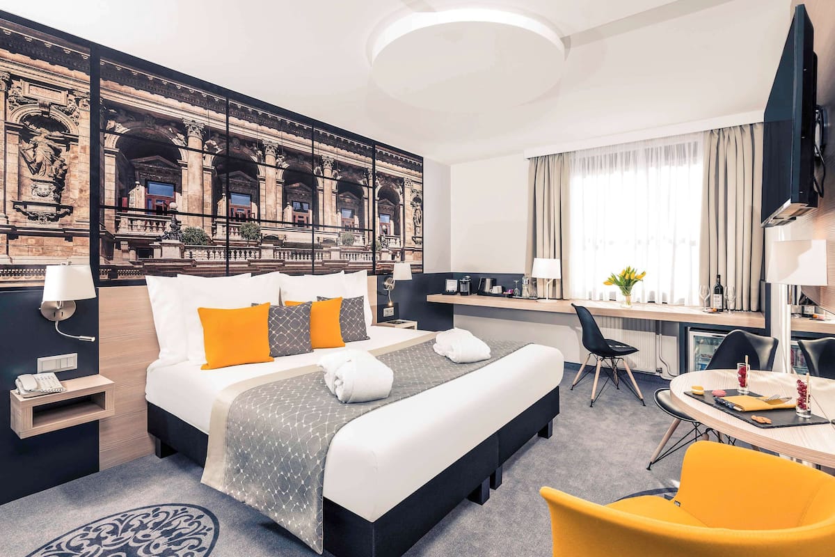 Privilege, Comfort Room, 1 Double Bed | Hypo-allergenic bedding, minibar, in-room safe, desk