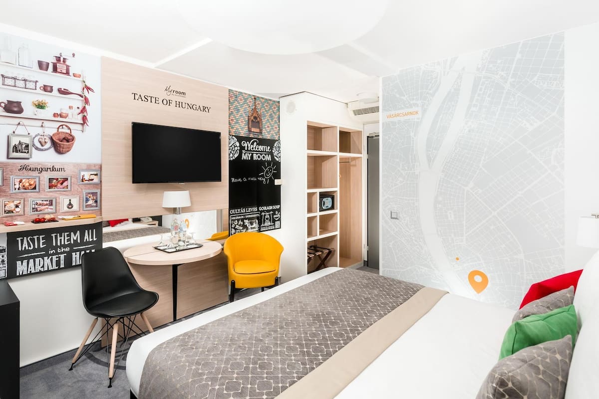 Hypo-allergenic bedding, minibar, in-room safe, desk