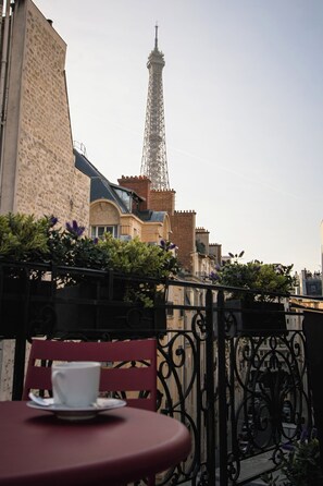 Executive Room With Eiffel Tower View Terrace | Balcony view