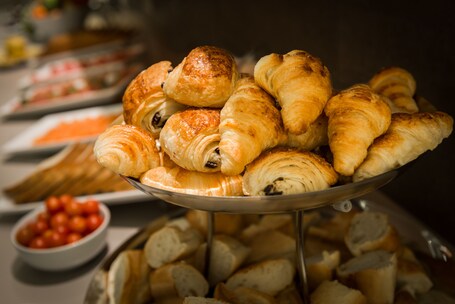 Hotel Le Derby Alma by Inwood Hotels - Image 10