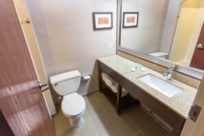 Combined shower/tub, deep soaking tub, free toiletries, hair dryer - Comfort Inn Pittsburgh Crafton (Pittsburgh)