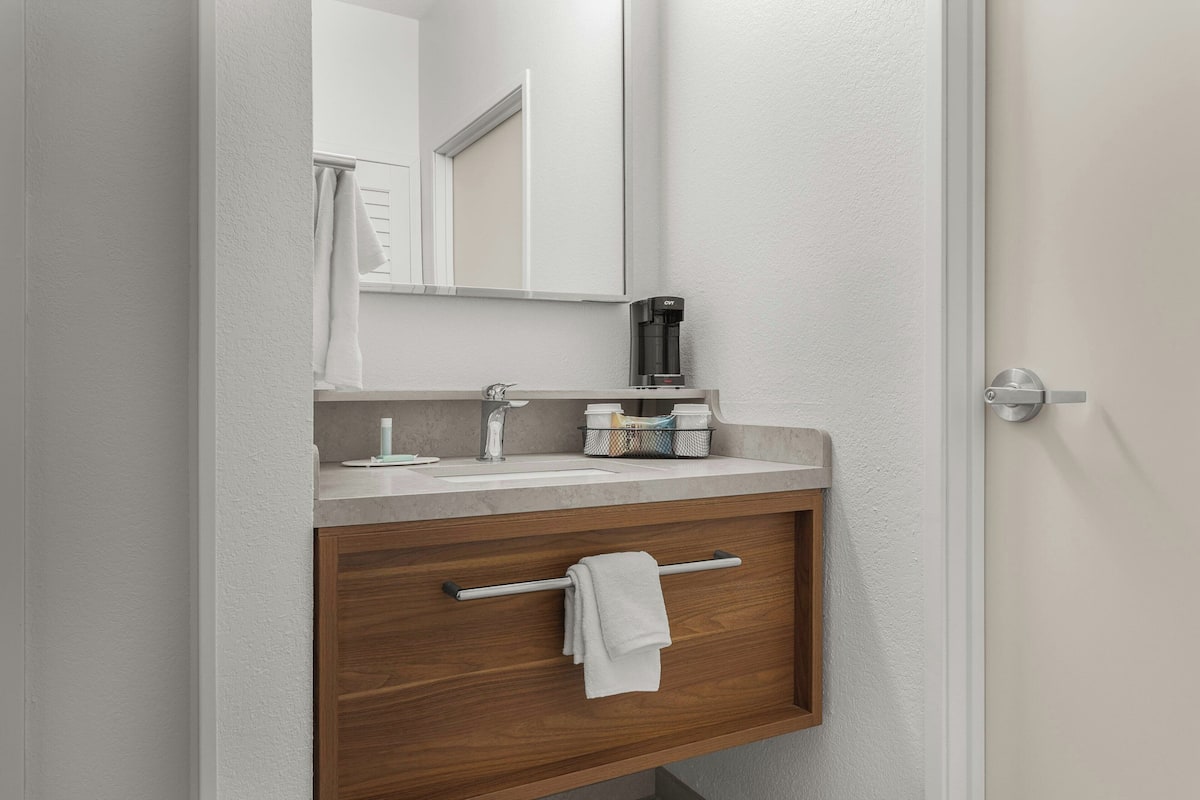 room, multiple beds | premium bedding, down duvets, in-room safe, desk