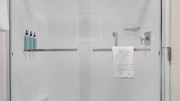 Chuveiro/banheira combinados, produtos de toalete grátis