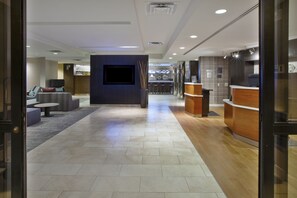 Reception - Courtyard Somerset by Marriott (Somerset)
