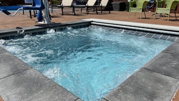 Bồn tắm spa ngoài trời