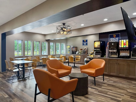 Colazione continentale inclusa, servita tutte le mattine . Reston Inn & Suites