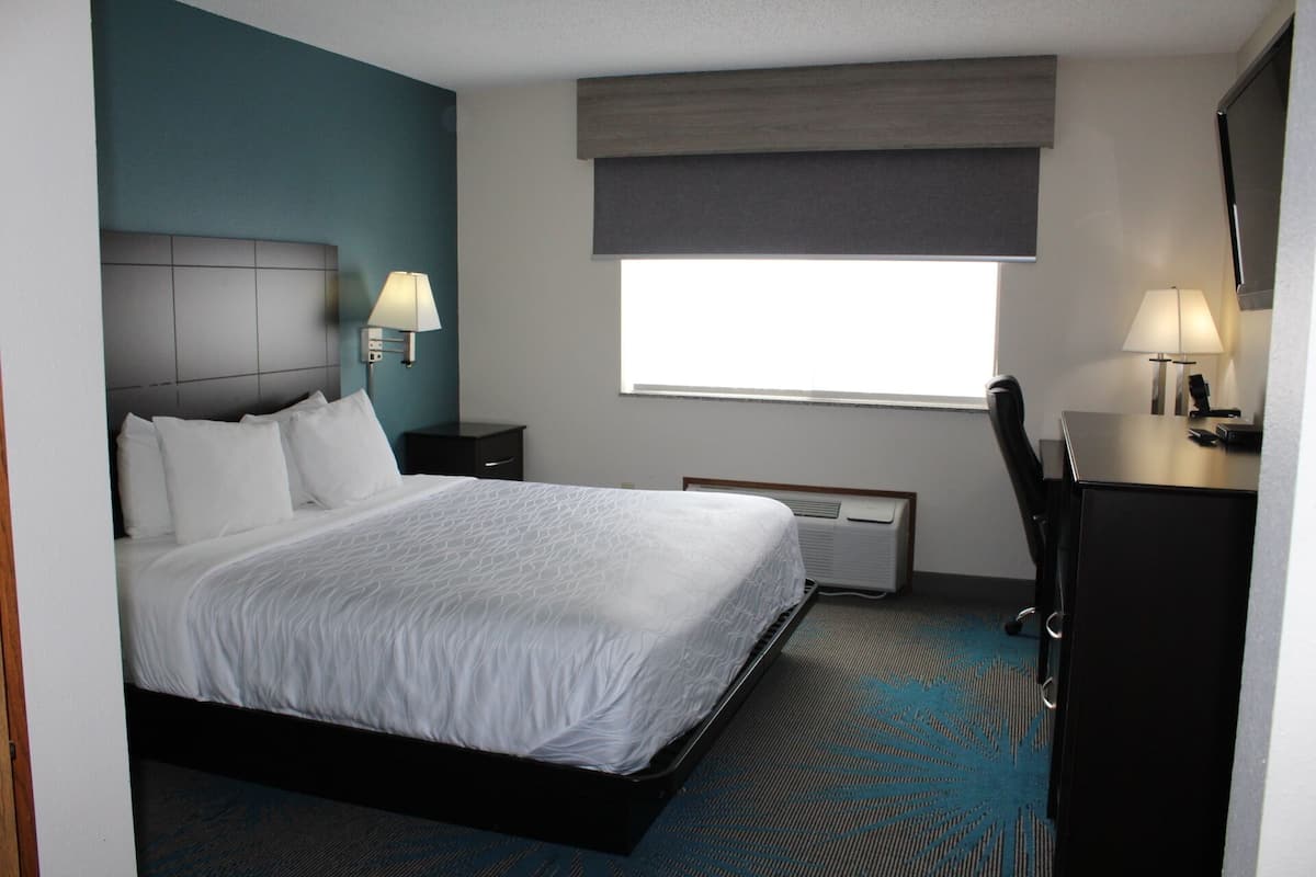 1 bedroom, premium bedding, desk, blackout drapes