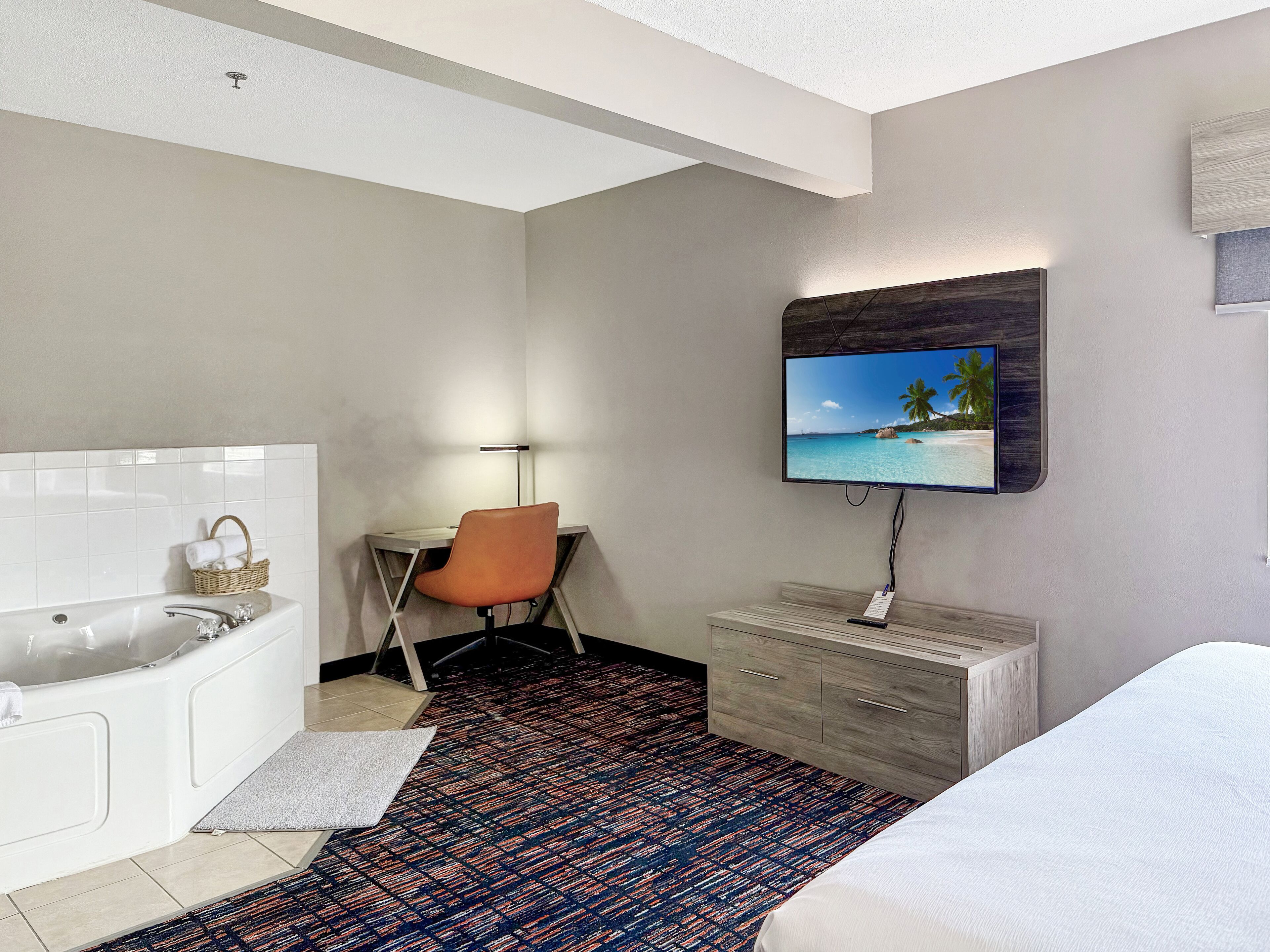 高档床上用品、办公桌、遮光窗帘、熨斗/熨衣板