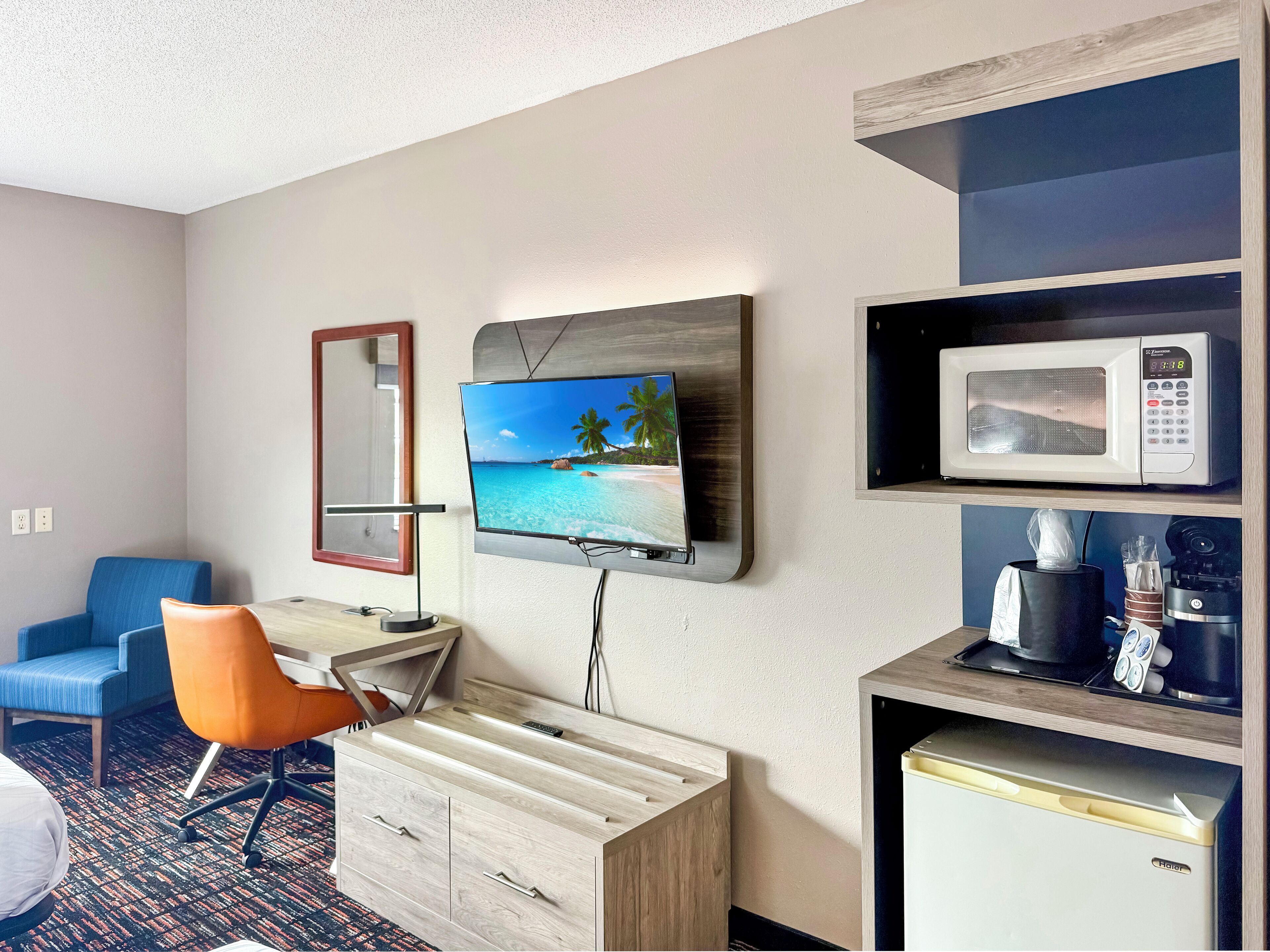 Room, 1 King Bed, Non Smoking (East Building) | Premium bedding, desk, blackout drapes, iron/ironing board