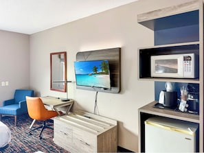 Rum - 1 kingsize-sÀng - icke-rökare | SÀngtillbehör av högsta kvalitet, skrivbord och mörklÀggningsgardiner