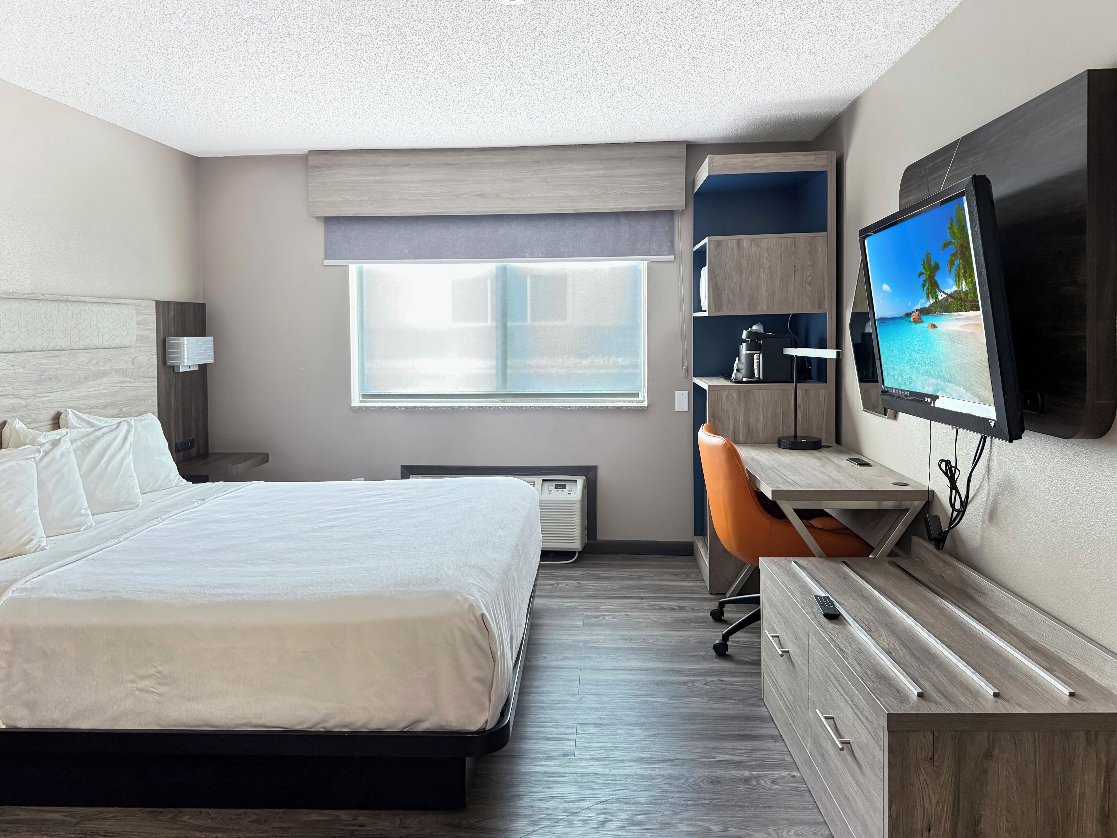 高档床上用品、办公桌、遮光窗帘、熨斗/熨衣板