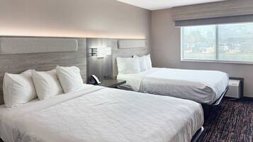 Literie de qualité supérieure, bureau, rideaux occultants