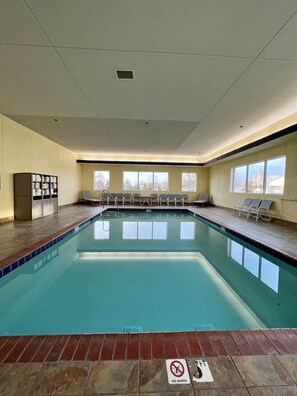 Indoor pool, pool loungers