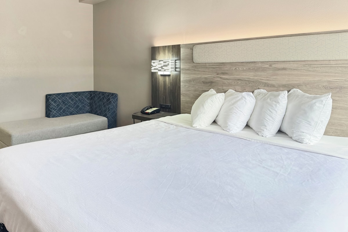 Premium bedding, desk, blackout drapes, iron/ironing board