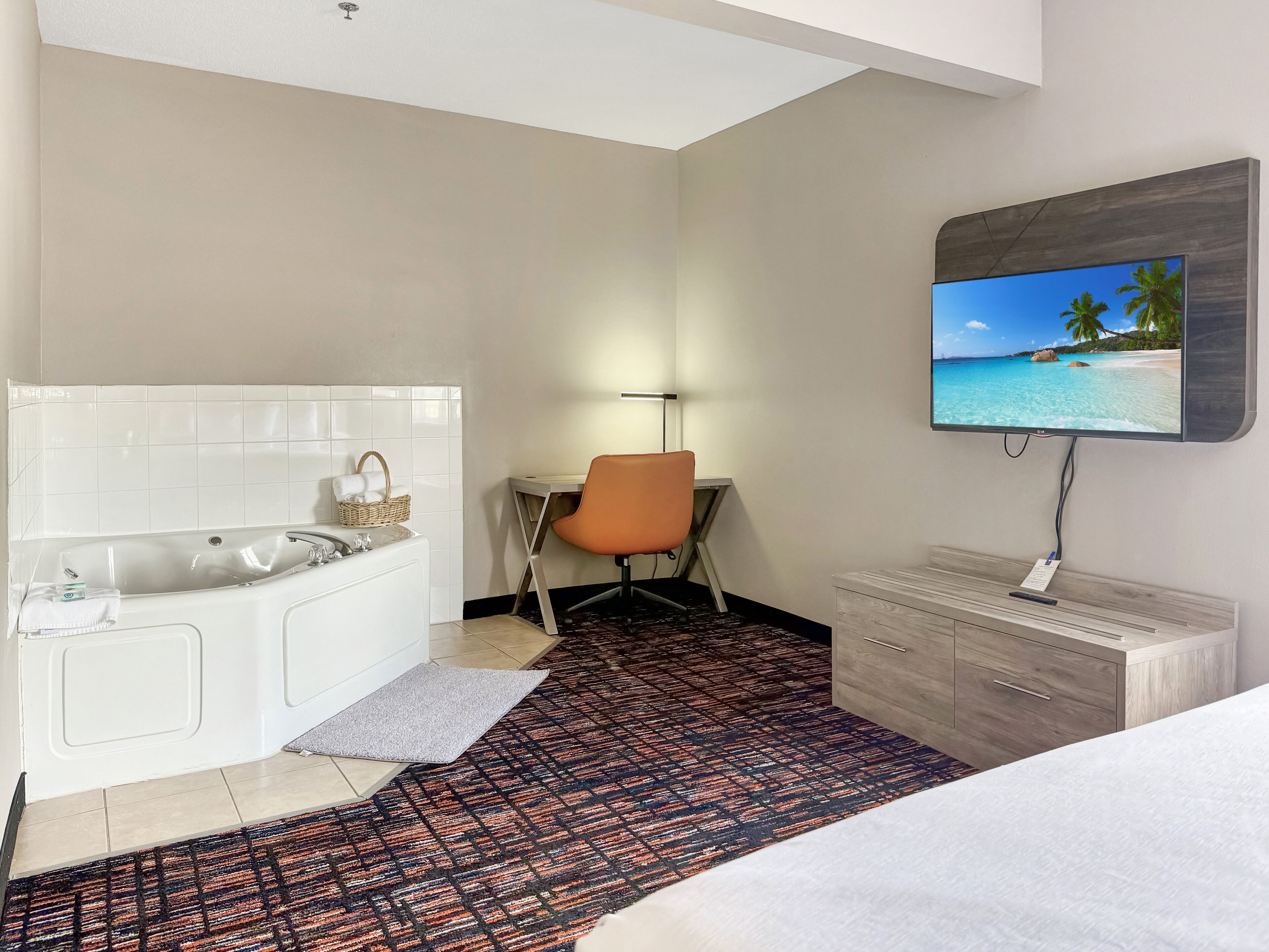 Deluxe Room, 1 King Bed with Sofa bed, Non Smoking, Hot Tub | Premium bedding, desk, blackout drapes, iron/ironing board