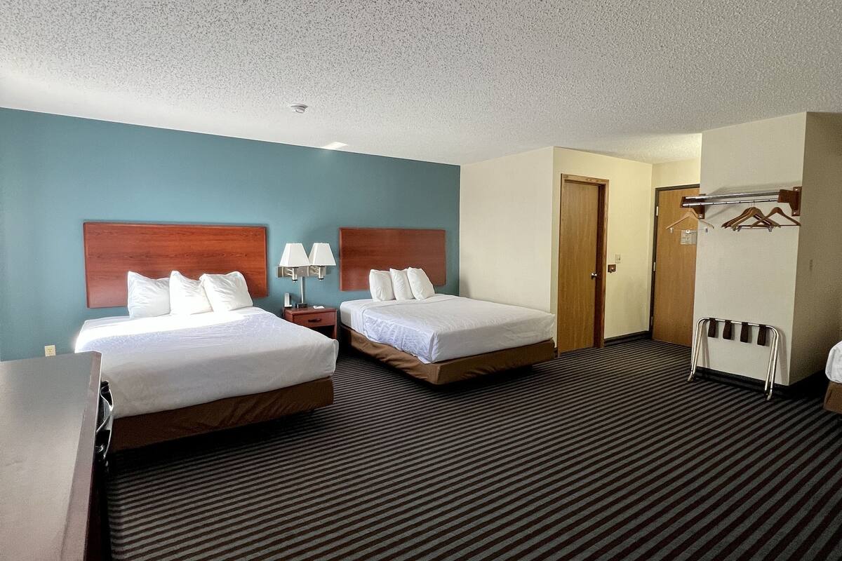 1 bedroom, premium bedding, desk, blackout curtains