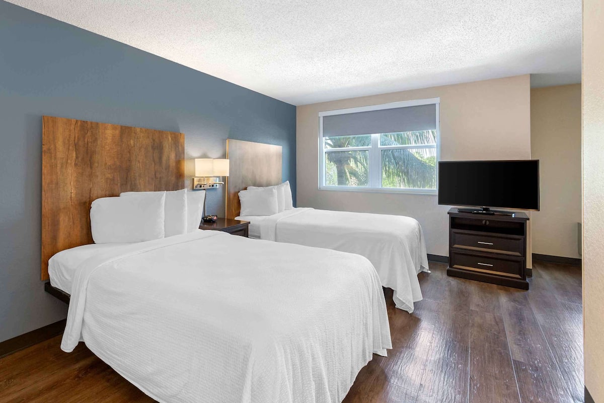 Deluxe Studio, Multiple Beds, Non Smoking | Premium bedding, desk, blackout drapes, iron/ironing board