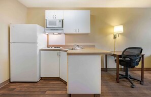 Fridge, microwave, stovetop, coffee/tea maker - Extended Stay America Suites Reno South Meadows (Reno)