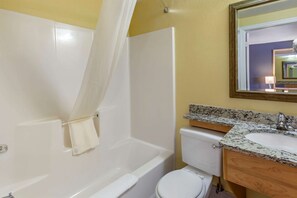 Standard Room, 1 Queen Bed, Non Smoking | Bathroom | Combined shower/tub, hair dryer, towels