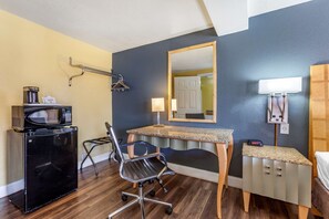 Standard Room, 1 King Bed, Non Smoking | Desk, iron/ironing board, free WiFi, bed sheets