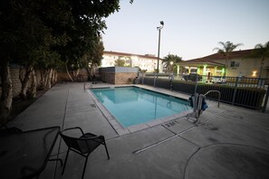 Outdoor pool - Mid City Inn and Suites (Pico Rivera)