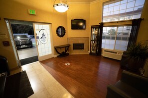 Lobby - Mid City Inn and Suites (Pico Rivera)