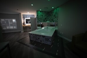 Chambre simple pour lune de miel | 1 chambre, bureau, fer et planche à repasser, accès au Wi-Fi (inclus)