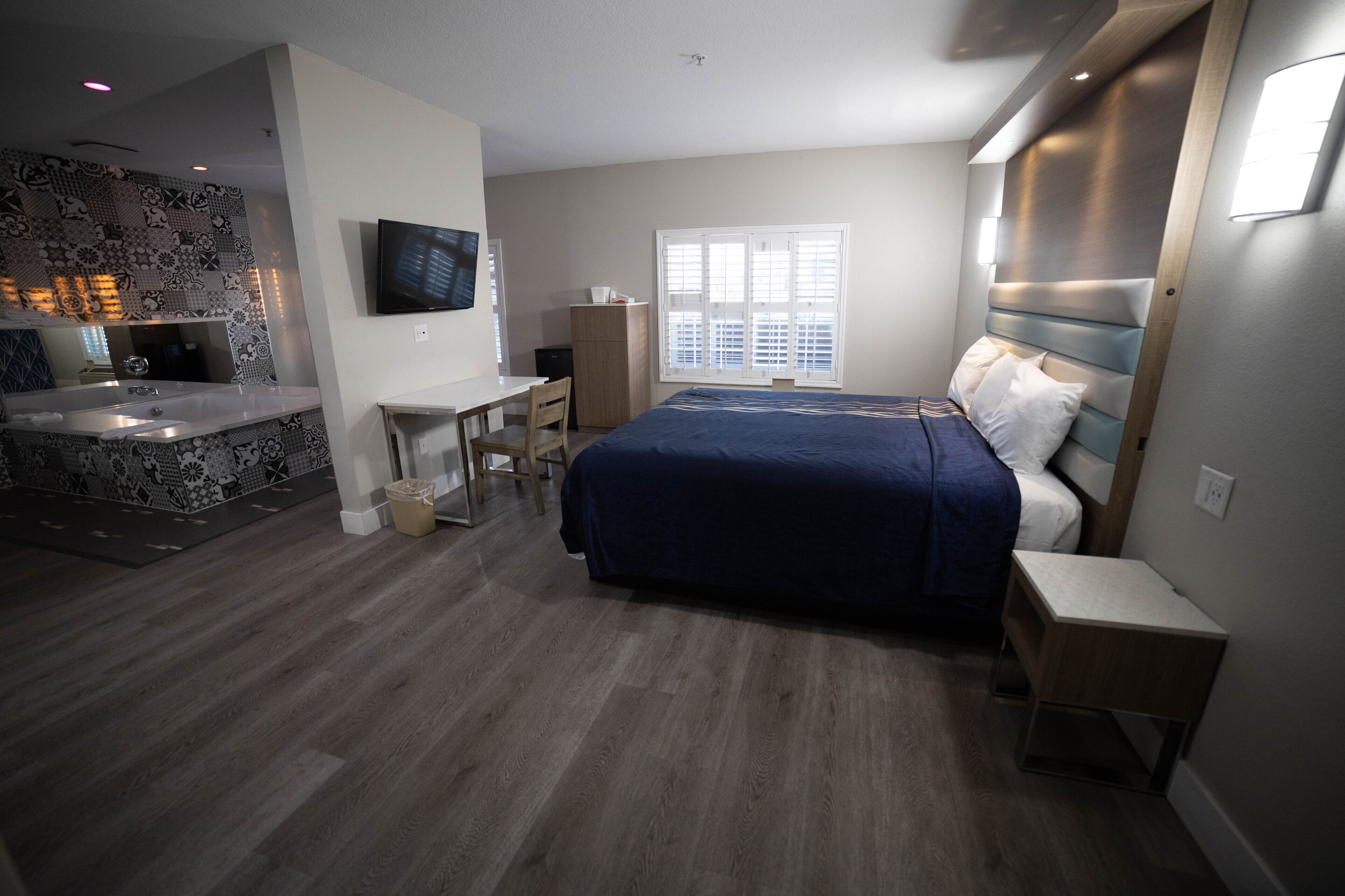 honeymoon single room | private spa tub