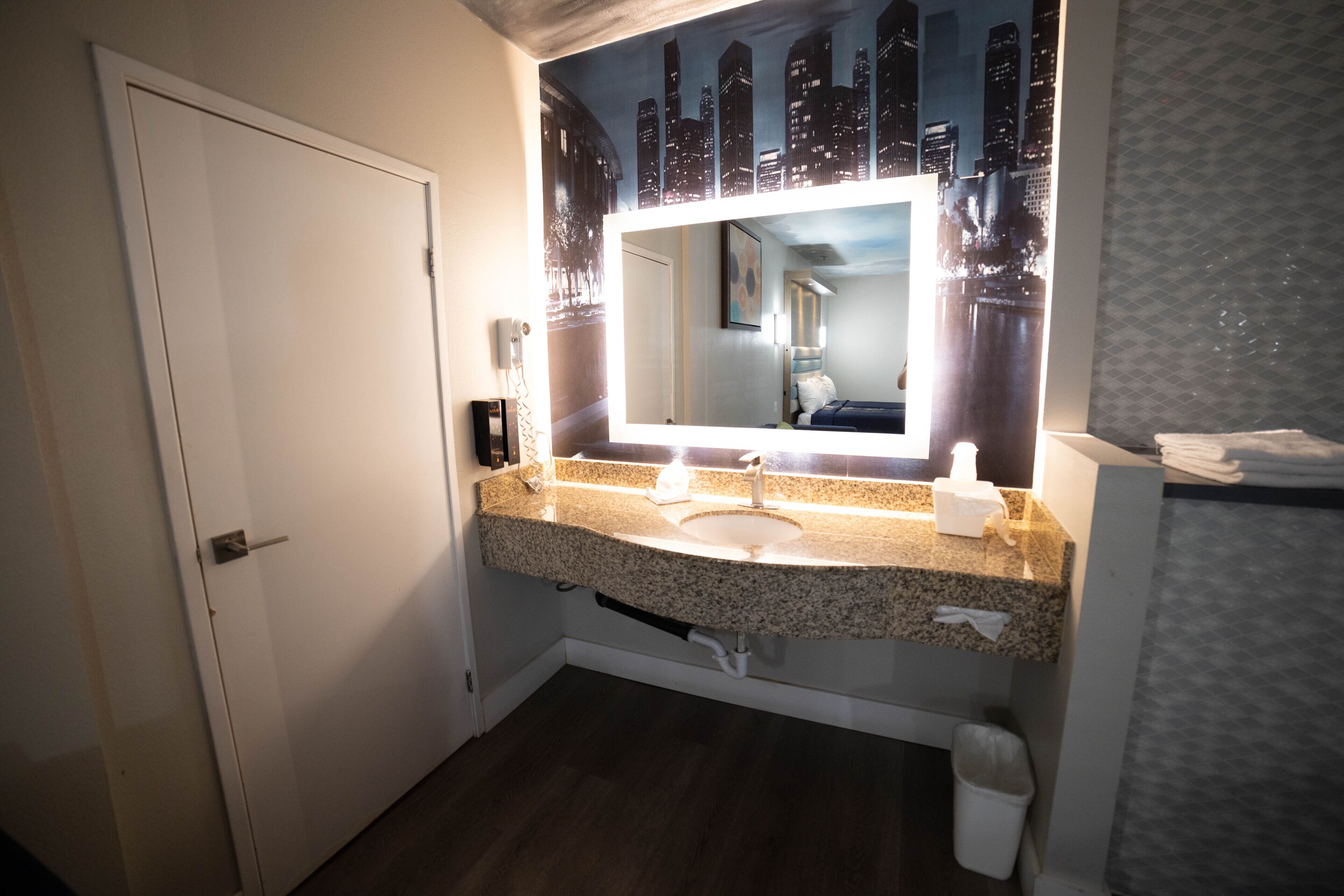 exclusive room | bathroom | combined shower/bathtub, free toiletries, hair dryer, towels