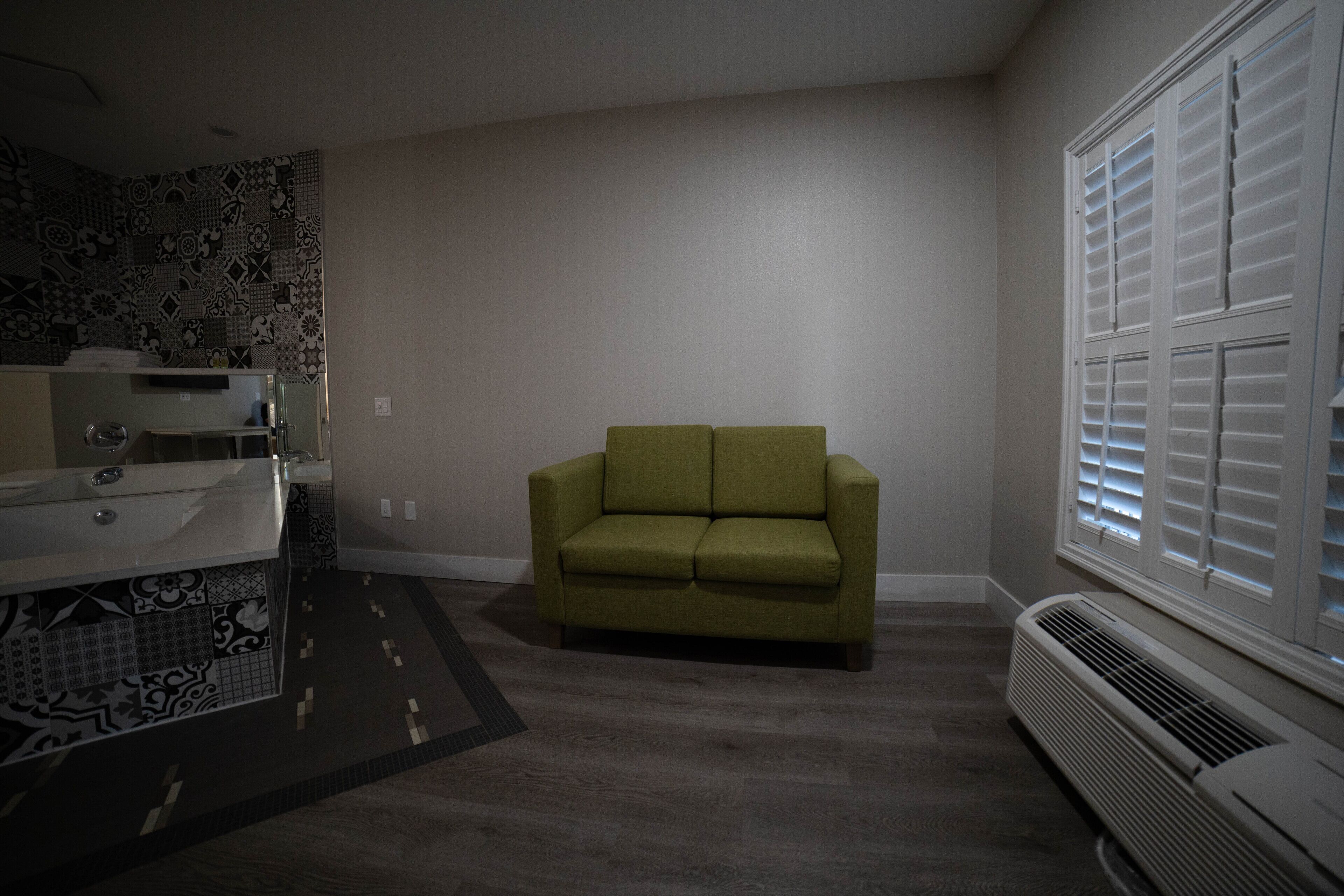 honeymoon single room | in-room dining