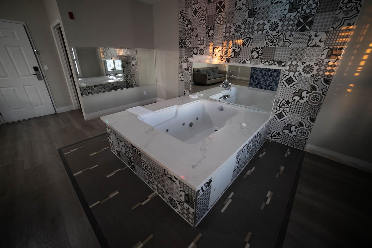 exclusive room | private spa tub