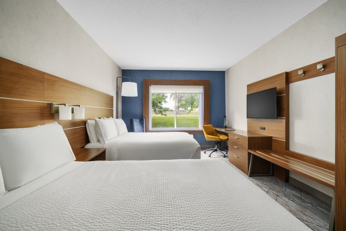 In-room safe, desk, laptop workspace, blackout curtains