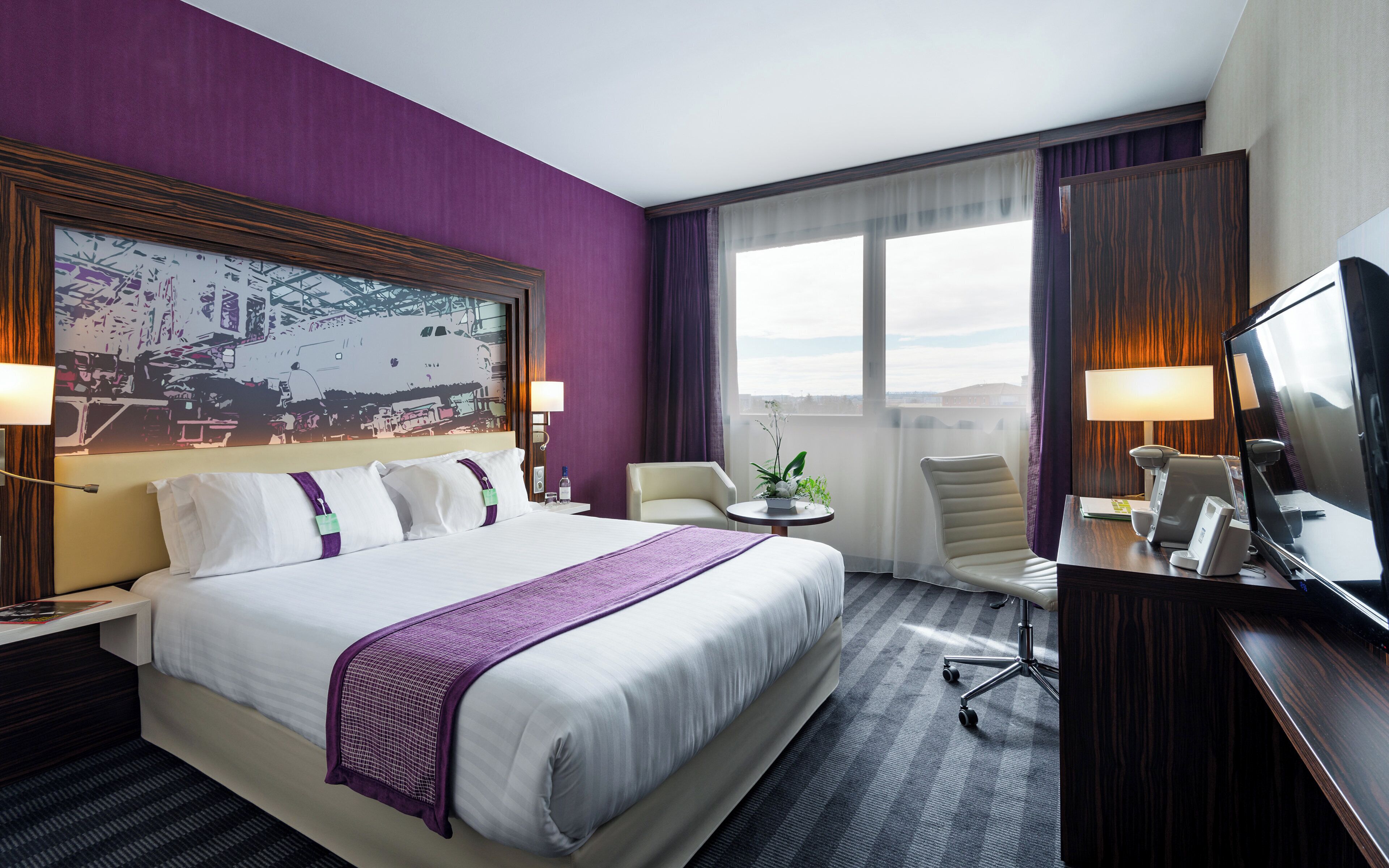 1 bedroom, hypo-allergenic bedding, free minibar, in-room safe