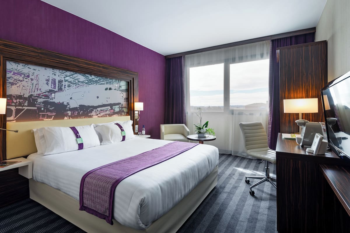 1 bedroom, hypo-allergenic bedding, free minibar, in-room safe