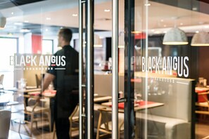 Petit déjeuner, déjeuner et dßner servis sur place