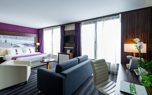 1 bedroom, hypo-allergenic bedding, free minibar, in-room safe