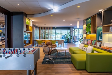 Lobby. Holiday Inn Toulouse Airport by IHG