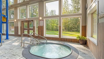 Indoor spa tub